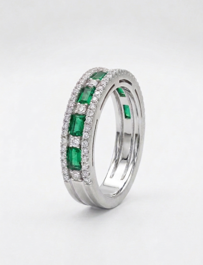 Anello con smeraldi e diamanti – RECARLO